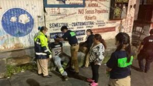 #Uruapan || Sujeto agresivo golpea a una persona en glorieta de Uruapan; fue detenido