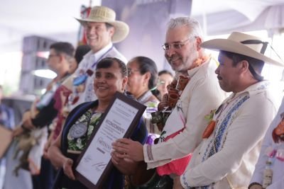 Encabeza Bedolla el 25° aniversario del Día del Artesano Michoacano; entrega 65 galardones